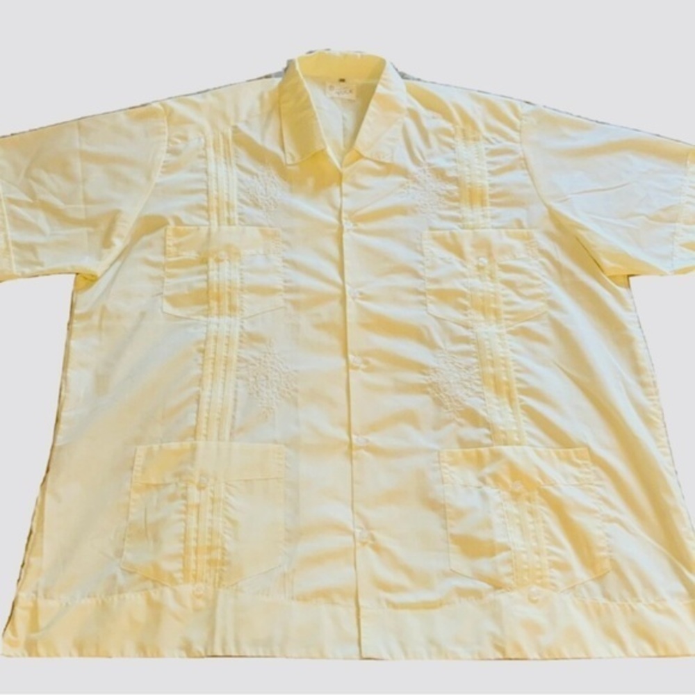 "Yuca" Alta Calidad Mens 46 Guayabera